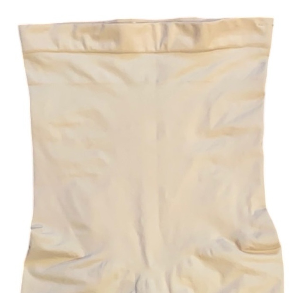 NWOT SPANX Higher Power Short - Picture 5 of 15